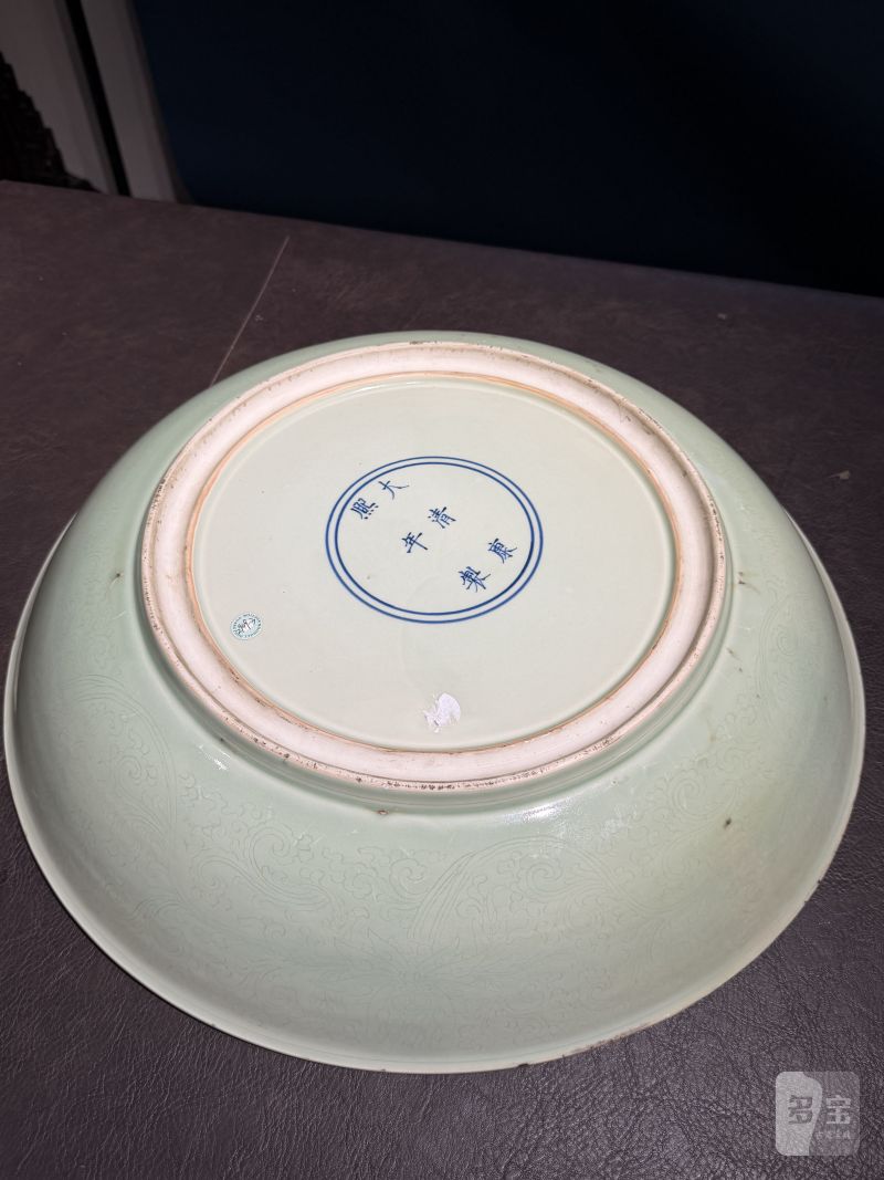 清康熙 冬青釉暗刻缠枝莲纹大盘 - 图10